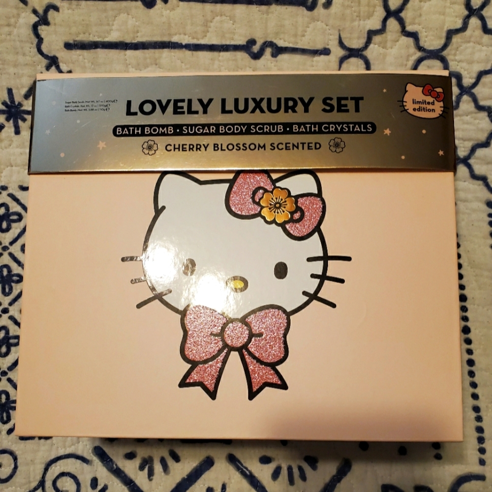 Hello kitty x Creme LIMITED EDITION Bath Set